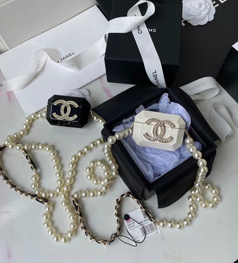 샤넬 AirPods Pro 네크리스 에어팟케이스 AB6425
