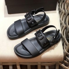발렌티노 락스터드 VLTN 고무 스트랩 샌들