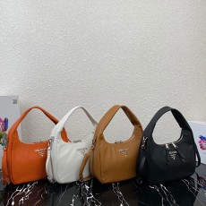 프라다 소프트 레더 스몰 호보백 1BC132