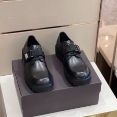 발렌티노 버클 스크랩 더비슈즈